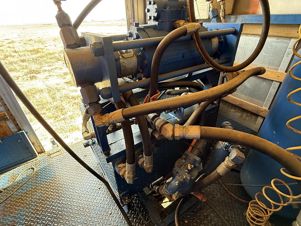 Used 1996 FREIGHTLINER FL70 S/A 24’ ENCLOSED 20K WP TUBING TEST TRUCK