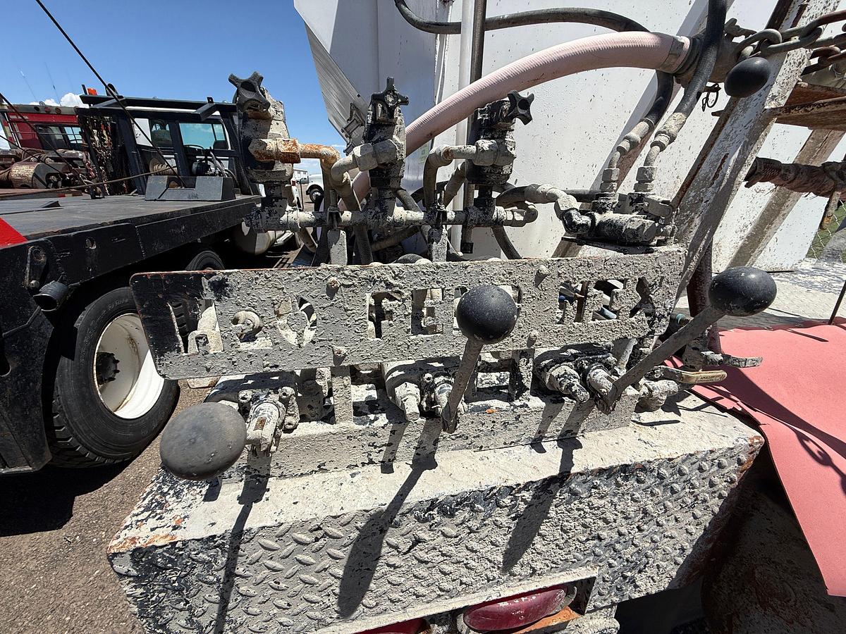 Used 400 SACK VOLUMETRIC CEMENT MIXER T/A TRAILER