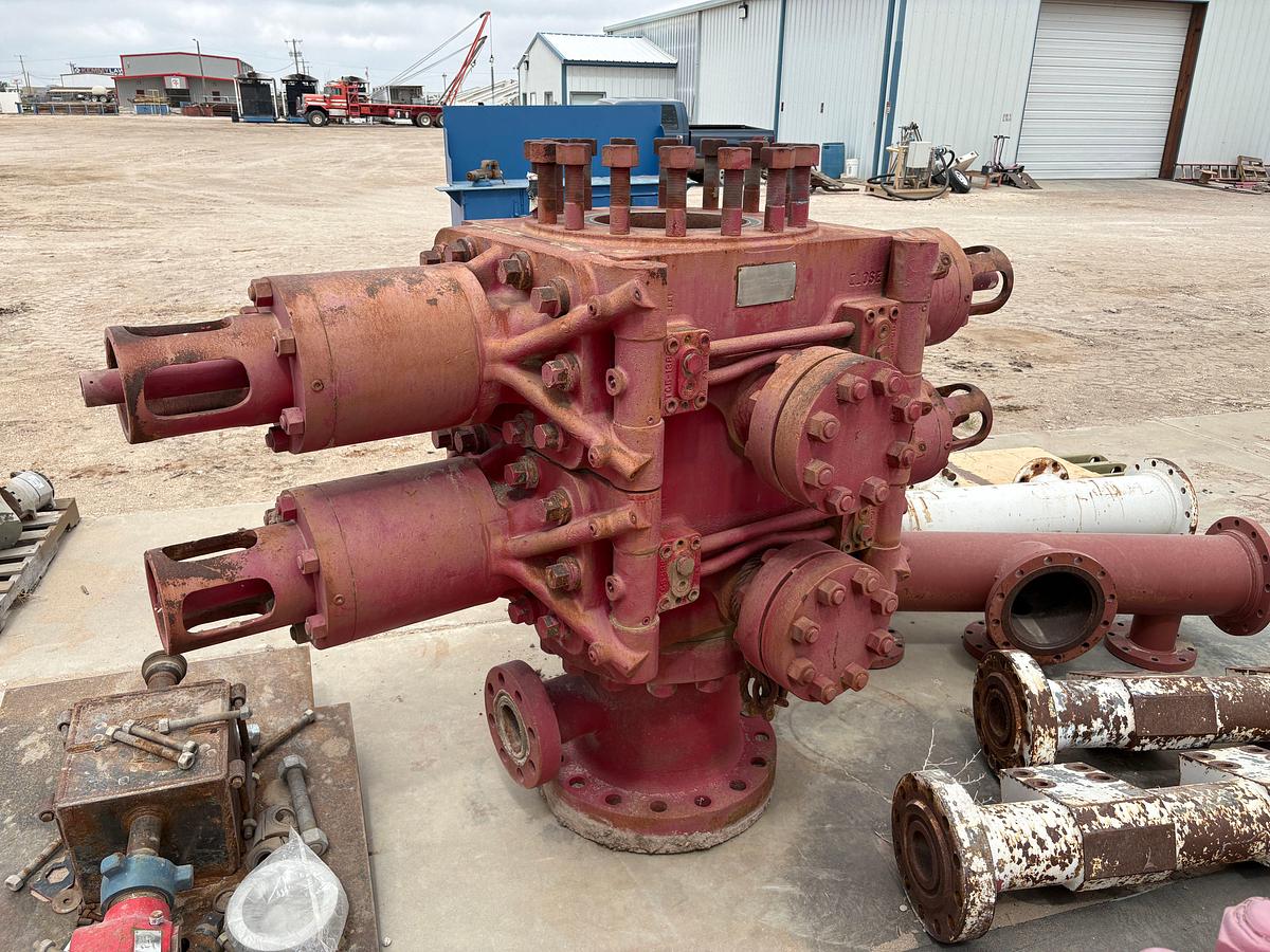 Used Cameron T82 13-5/8” 5K double hydraulic BOP