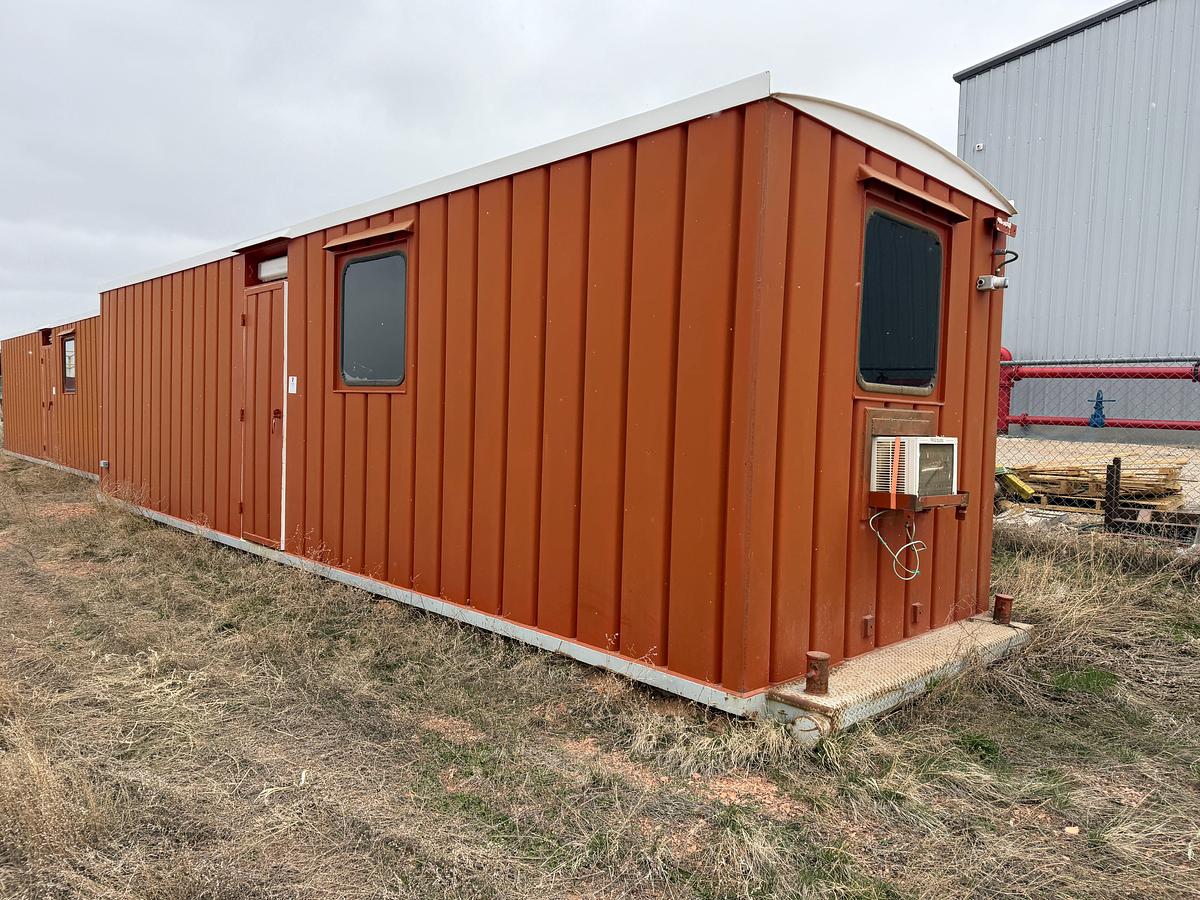 Used 35x8.5x9H SKIDDED DOG HOUSE