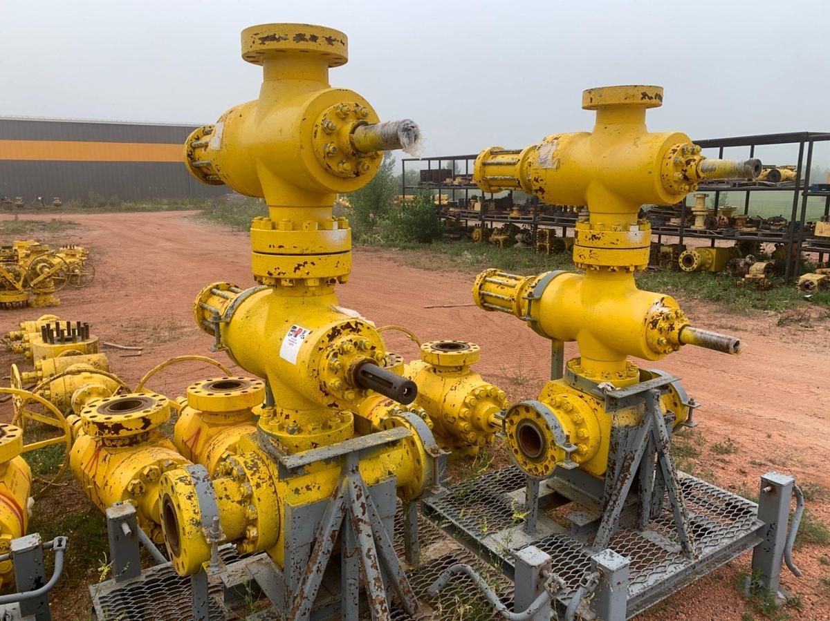 Used (2) 4-1/16 10k Fluid Crosses on Transport Skids w/ (4) 4-1/16 10k Hydraulic Gate Valves