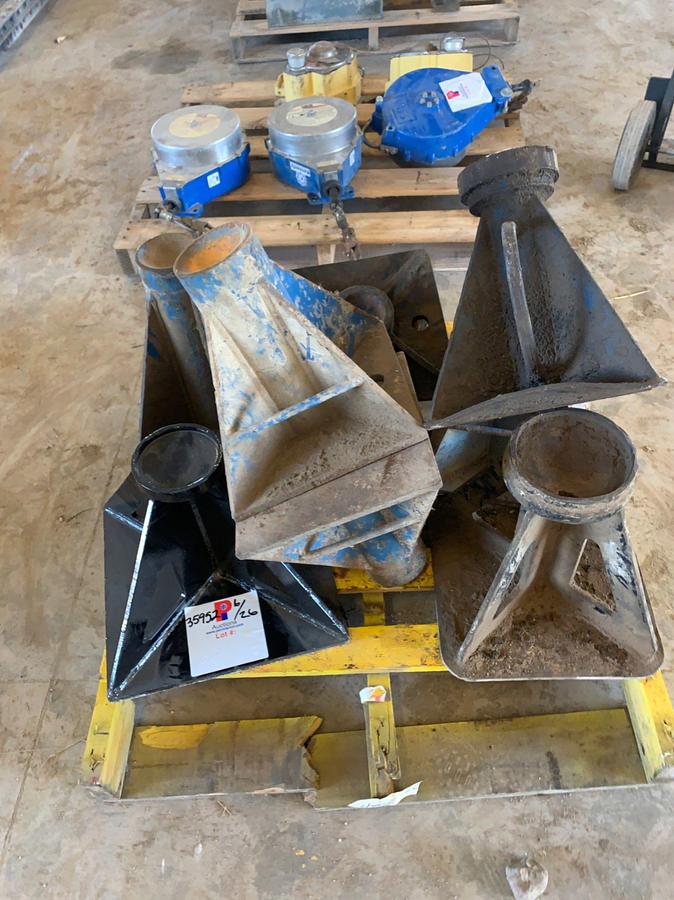 Used (7) WELL SERIVE RIG JACK STANDS