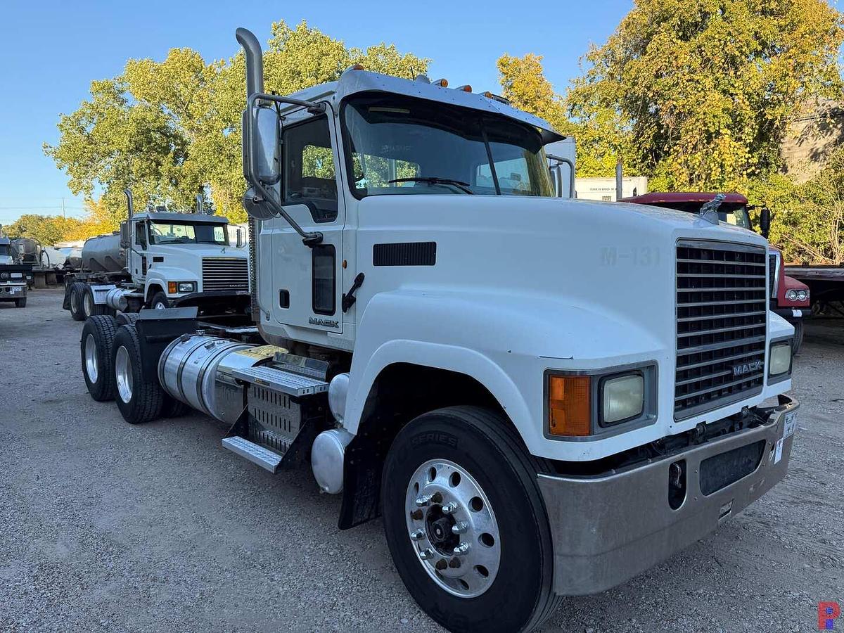 Used 2014 MACK CHU613 PINNACLE T/A DAY CAB TRUCK TRACTOR