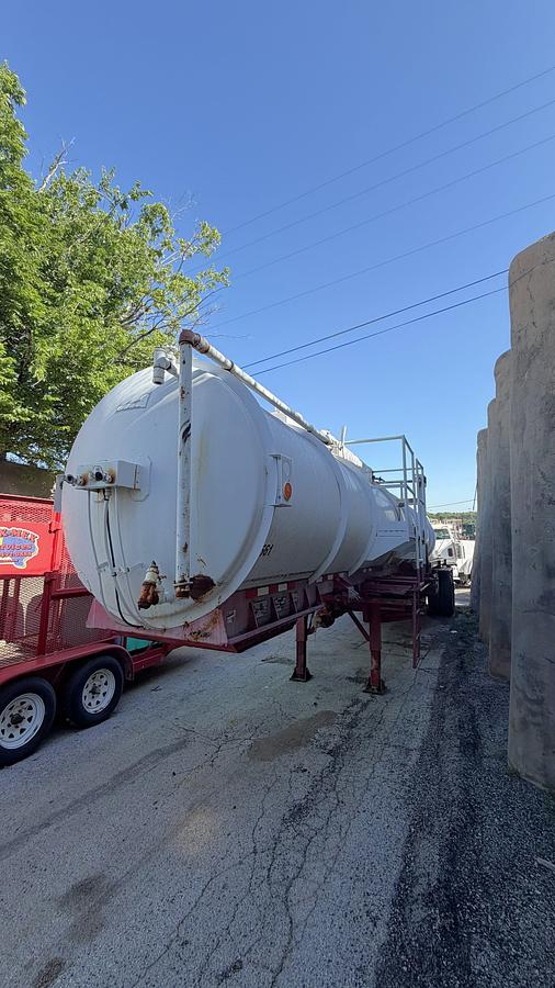 Used 2008 Overland 2 Comp. 130 BBL. Kill Trailer