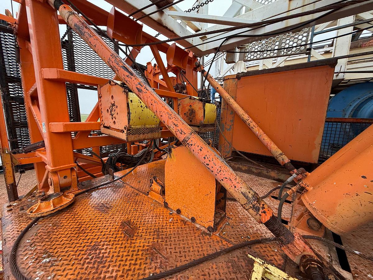 Used 2006 TAYLOR C500 DD 104'-250K 5-AXLE WELL SERVICE WORKOVER RIG
