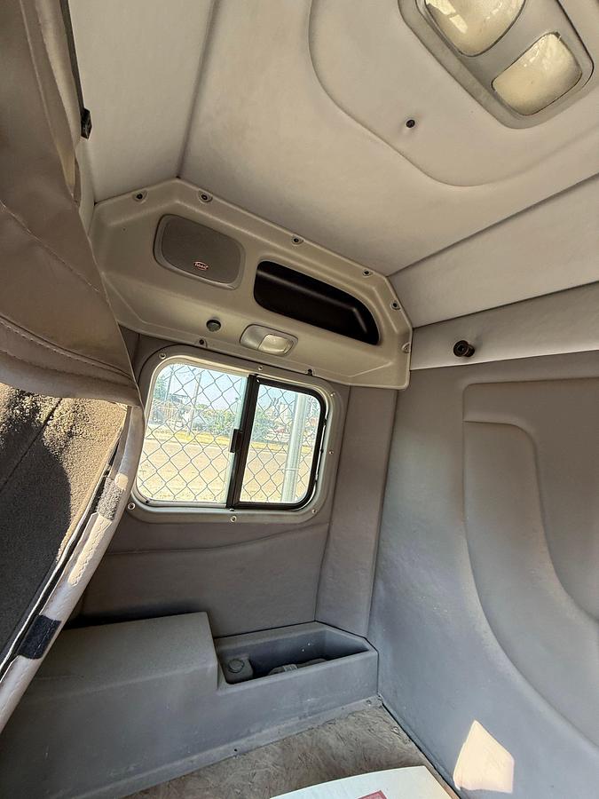 Used UNIBILT 36” SLEEPER FOR PETERBILT TRUCK