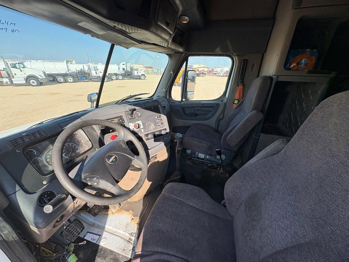 Used 2013 FREIGHTLINER CASCADIA
