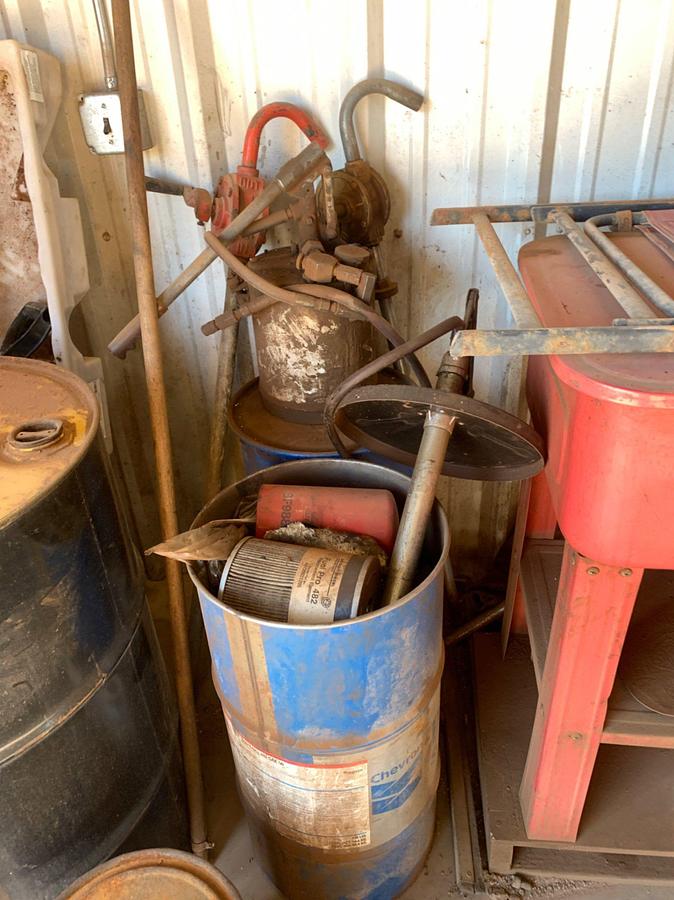 Used Parts Washing Station, Grease Pump, Manual Lube Pump & Drip Deck