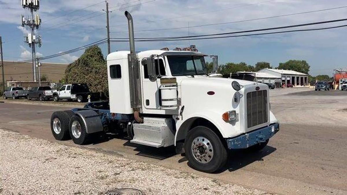 Used 2012 PETERBILT 367 T/A 36” SLEEPER TRUCK