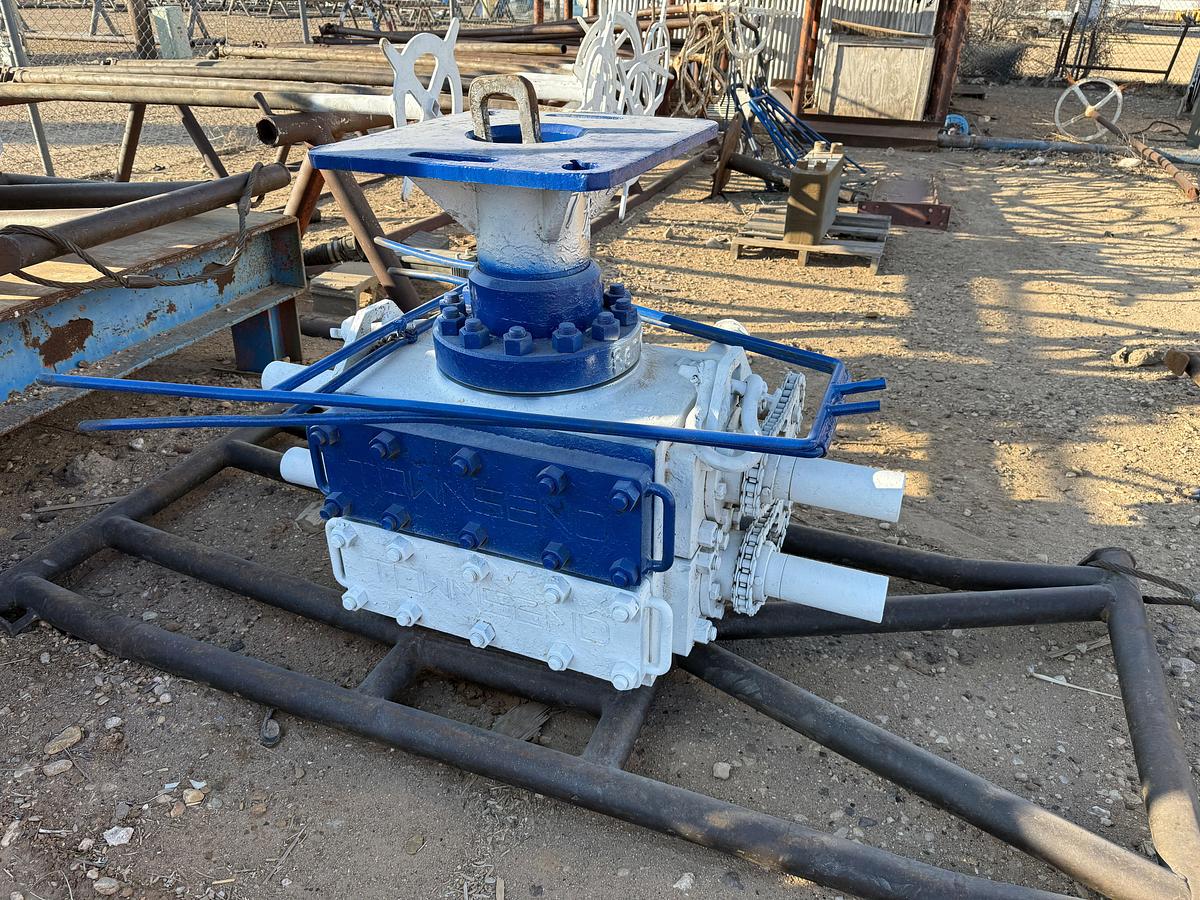 Used 7-1/16 TOWNSEND 3M 2-7/8 DBL MANUAL BLOWOUT PREVENTER, CHARTED