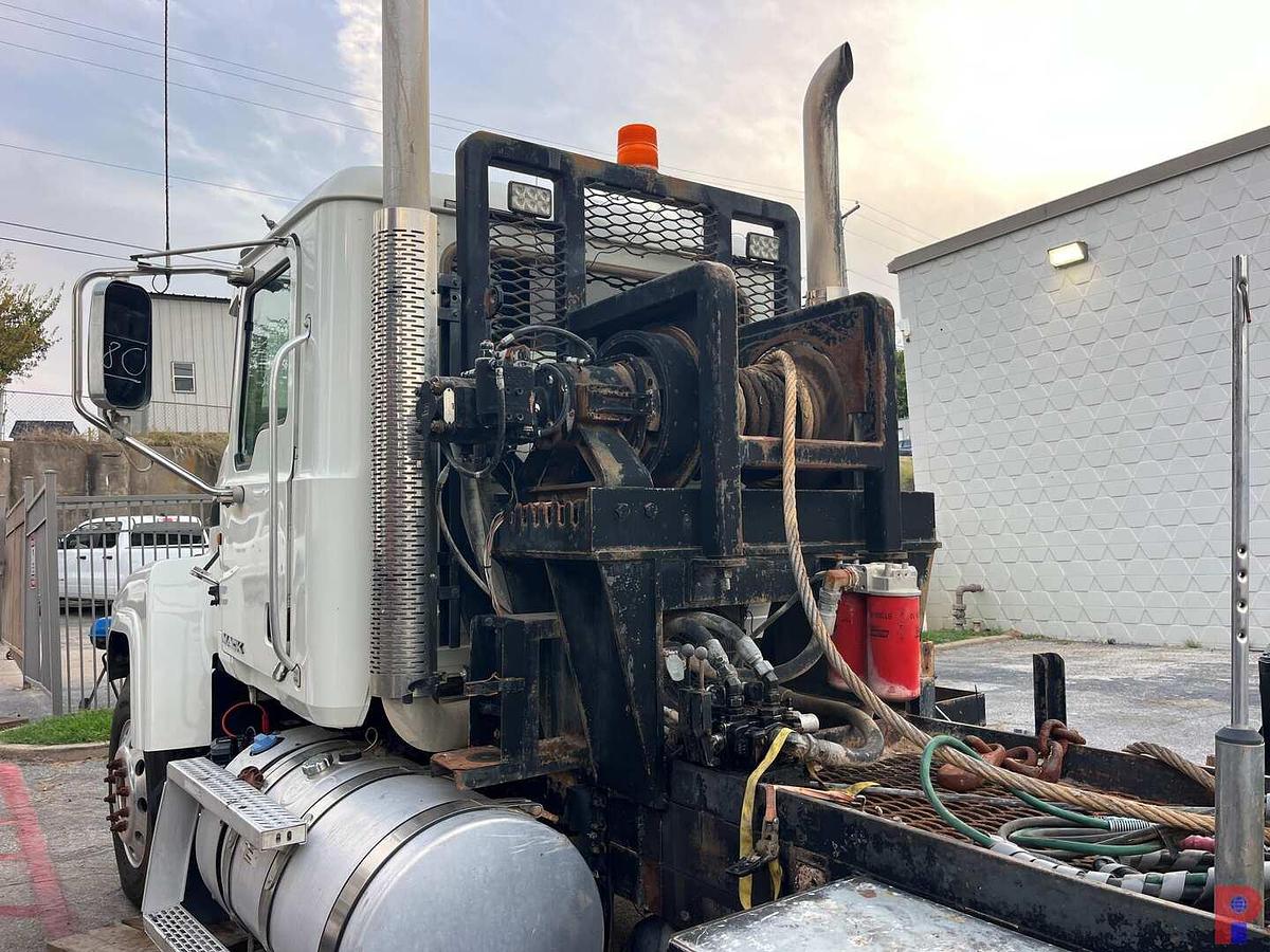 Used 2011 MACK PINNACLE T/A 60K HYD WINCH TRUCK