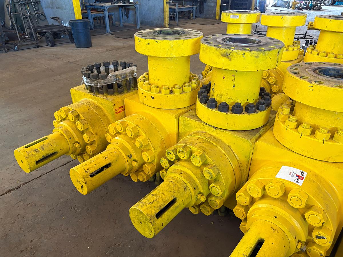 Used (2 x $) 7-1/16” 15k hydraulic frac valves, field ready