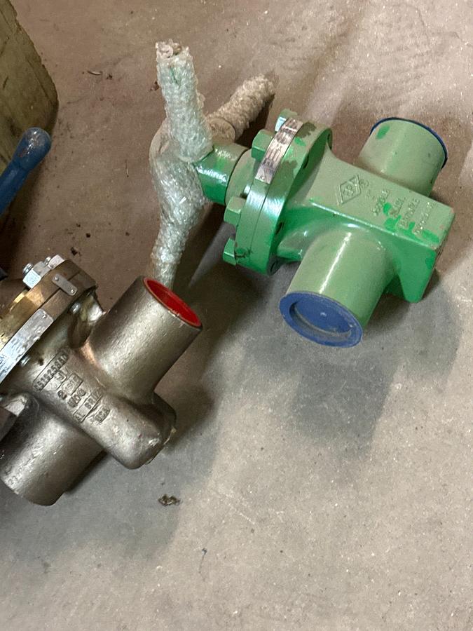 Used LOT W/ UNUSED- (2) 2-3/8" 1,500LB ALUMINUM BRONZE & (1) FORUM 2-7/8" ORBIT MASTER GATE VALVES