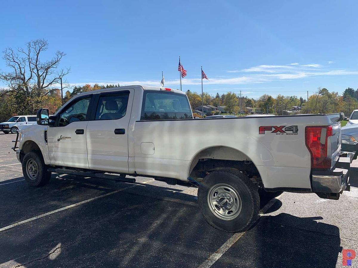 Used 2017 FORD F-250 SUPER DUTY XL CREW CAB 4X4 PICKUP (GAS)