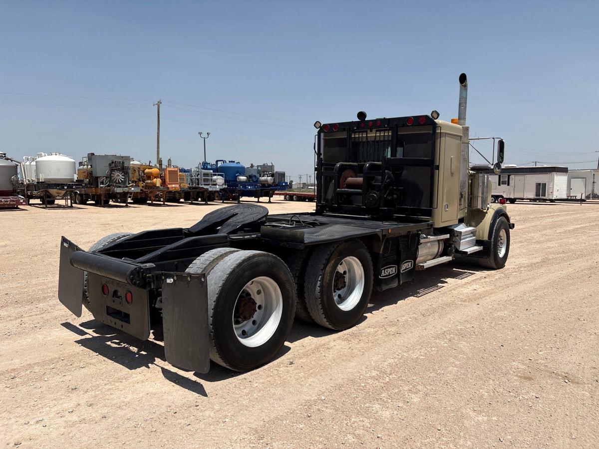 Used 1995 WESTERN STAR 4900 T/A SLEEPER CAB WINCH TRUCK