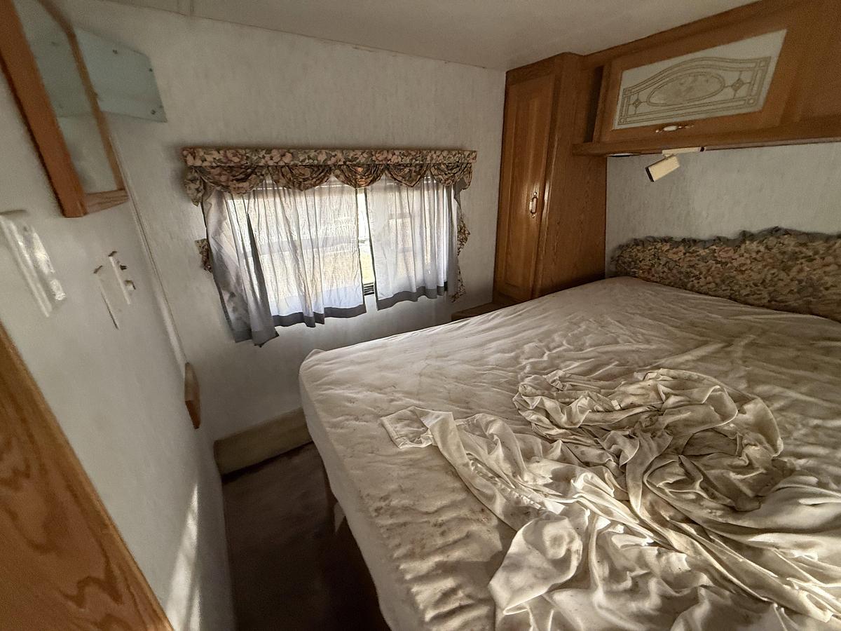 Used NUWA INDUSTRIES HITCHHICKER II 31’ T/A FIFTH WHEEL CAMPER TRAILER