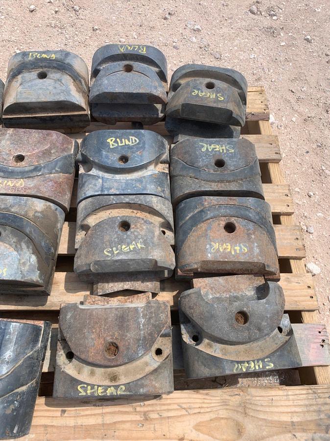 Used (8x$) Cameron Blind & Shear BOP Rams