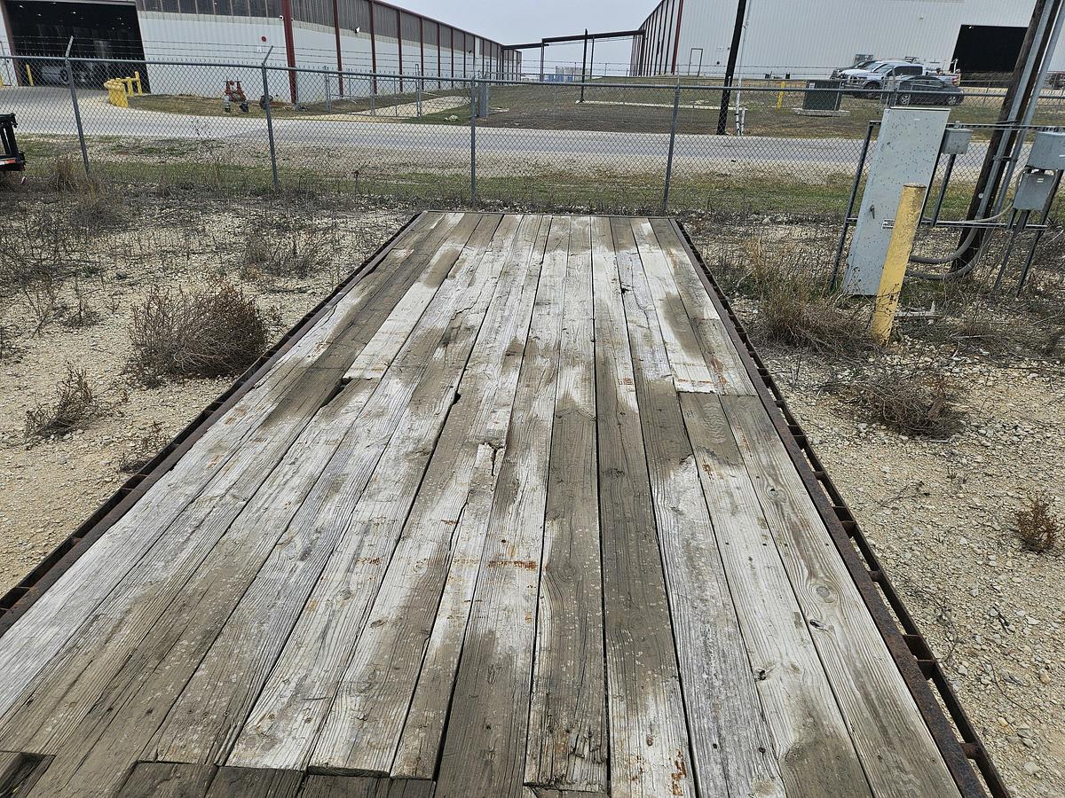 Used 2011 STAGECOACH 25' TANDEM DUAL WHEEL GN FLATBED TRAILER