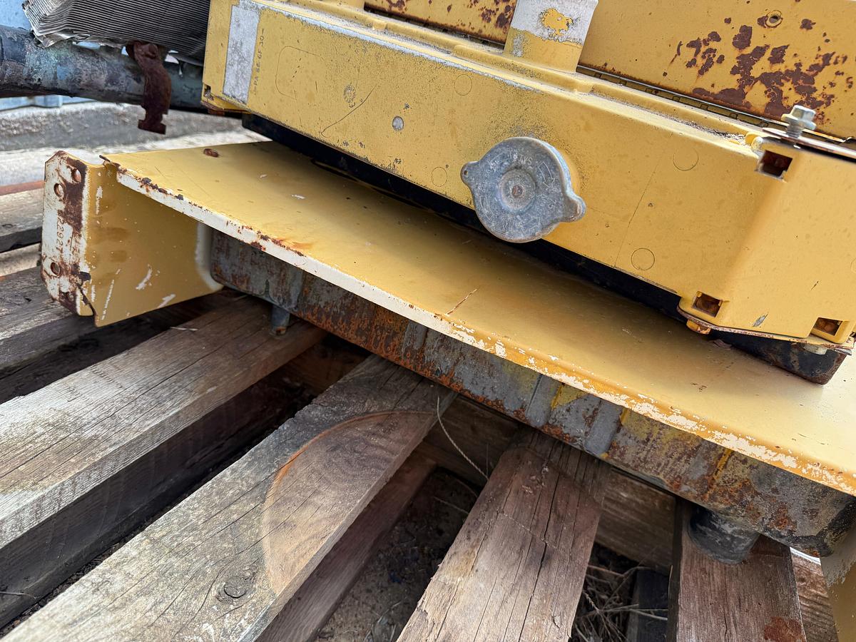 Used PALLET W/ OIL COOLER, (2) RADIATORs (1) 2’x2’ & (1) 2’ x3’