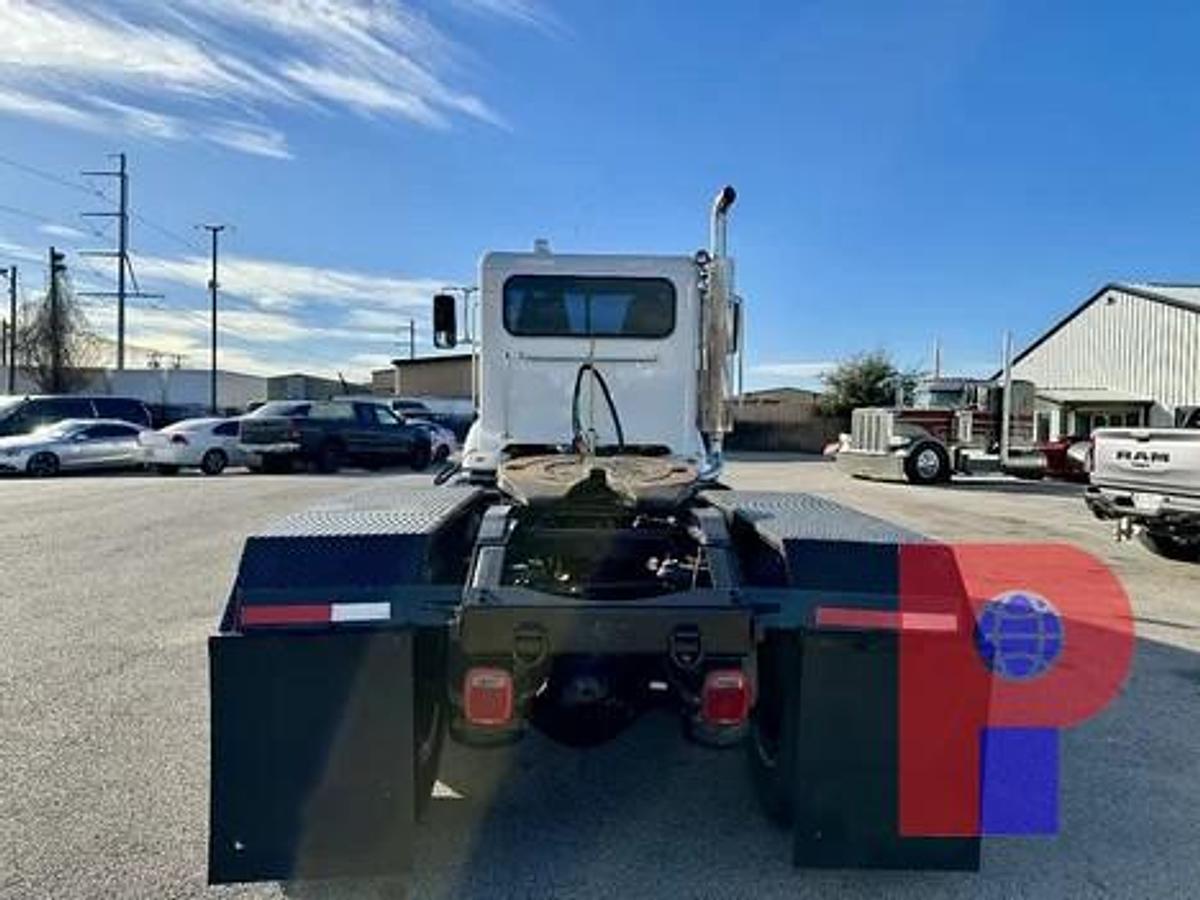 Used 2013 PETERBILT 384 T/A DAY CAB TRUCK TRACTOR