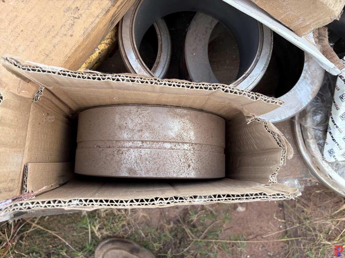 Used LOT OF ASSORTED SIZE GATE VALVE SEATS, GATES, FLANGE GASKETS, ETC.