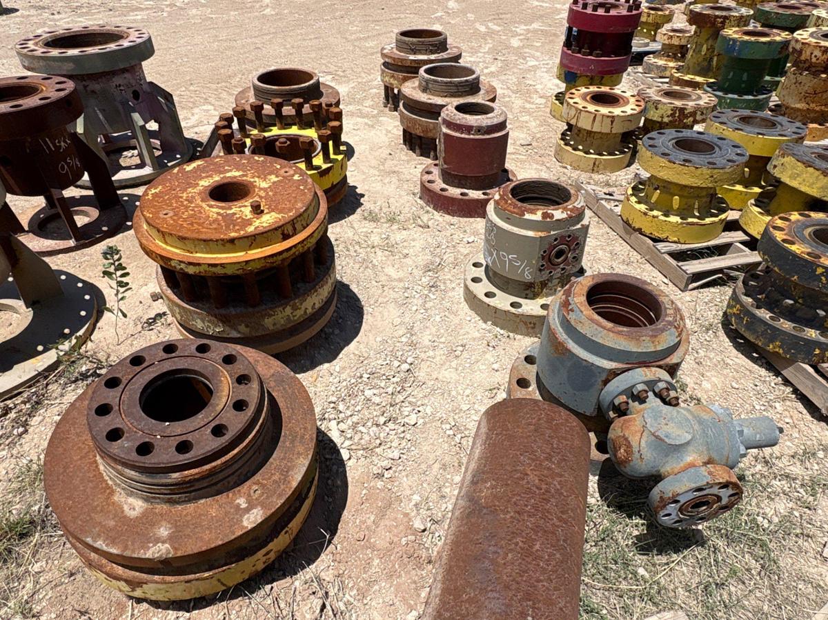 Used (6) 13-5/8” single stud adapters w/ victaulic connections& (3) weld neck well head adapters