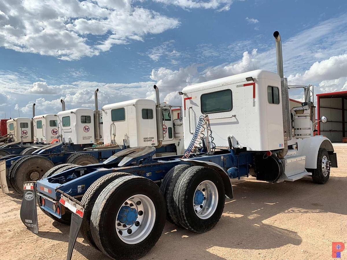 Used 2013 PETERBILT 367 T/A 36” SLEEPER TRUCK