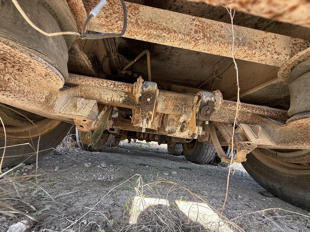 Used 2006 NUTTALL 40' X 102" 55-TON 3-AXLE NARROW NECK LOWBOY