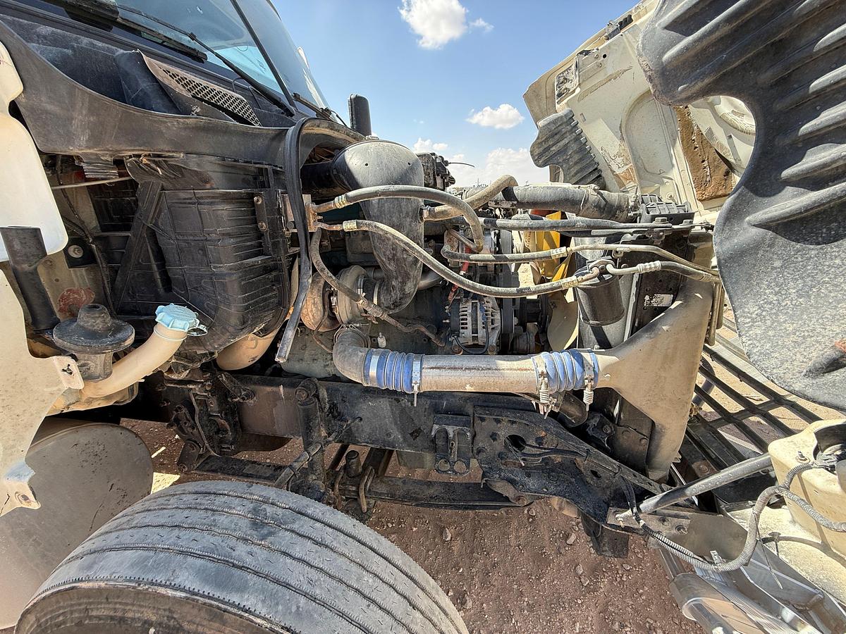 Used 2009 FREIGHTLINER CASCADIA T/A DAYCAB WINCH TRUCK