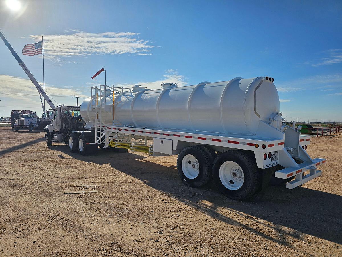 Used 2005 MACK T/A KILL TRUCK & 2013 TROXELL 130BBL KILL TRAILER