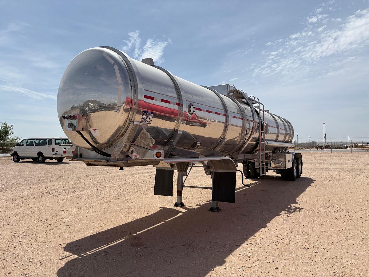 Used 2008 DRAGON PRODUCTS 8,400 GALLON T/A FUEL TRAILER