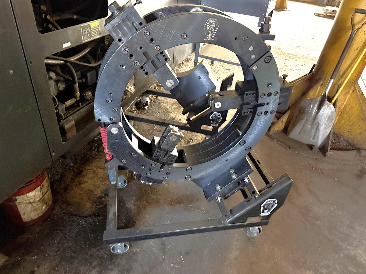Used SCHMIDT TOOL & MFG REST IN PIECE 26”ID STEADY REST F/ LATHE