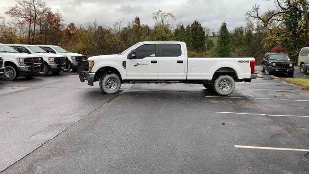 Used 2017 FORD F-250 SUPER DUTY XL CREW CAB 4X4 PICKUP