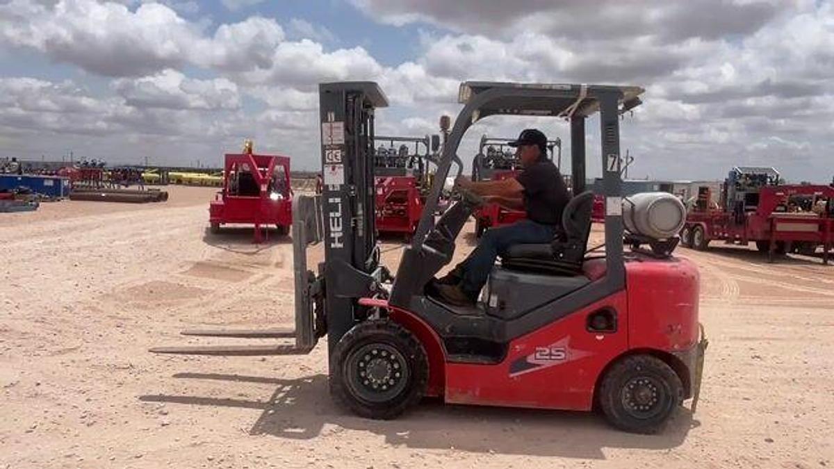 Used HELI CPQYD25-KU1H 5,500LBS FORKLIFT