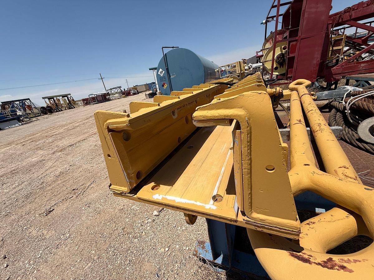Used TESCO TOP DRIVE W/ NATIONAL P-400 SWIVEL, RAIL SYS, ELEVATOR LINKS, (UNASSEMBLED)