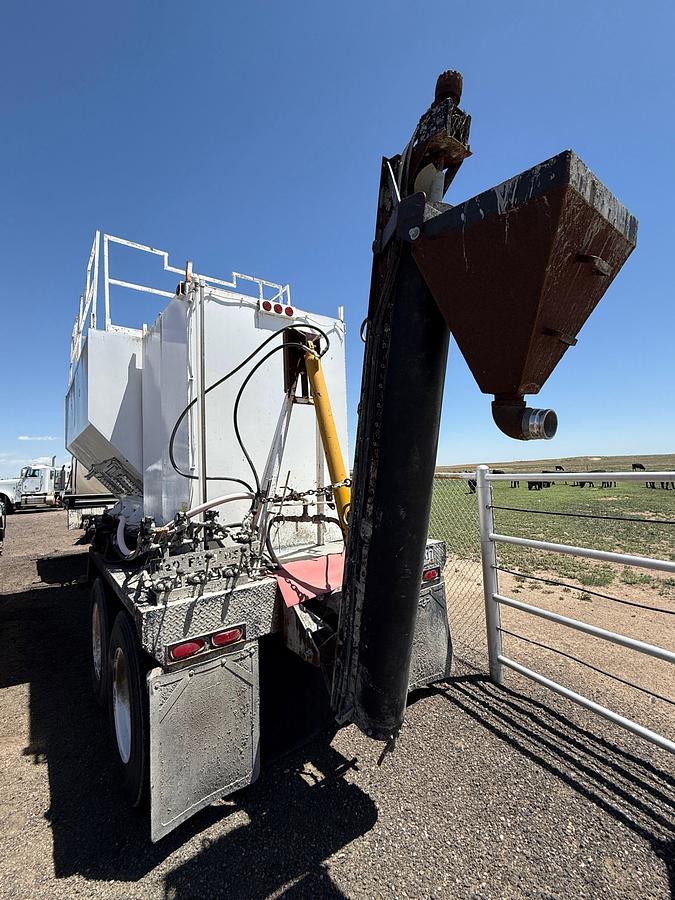 Used 400 SACK VOLUMETRIC CEMENT MIXER T/A TRAILER