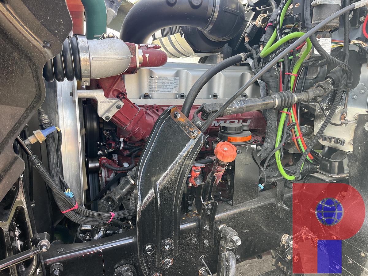 Used 2014 MACK PINNACLE CHU613 T/A DAY CAB TRUCK