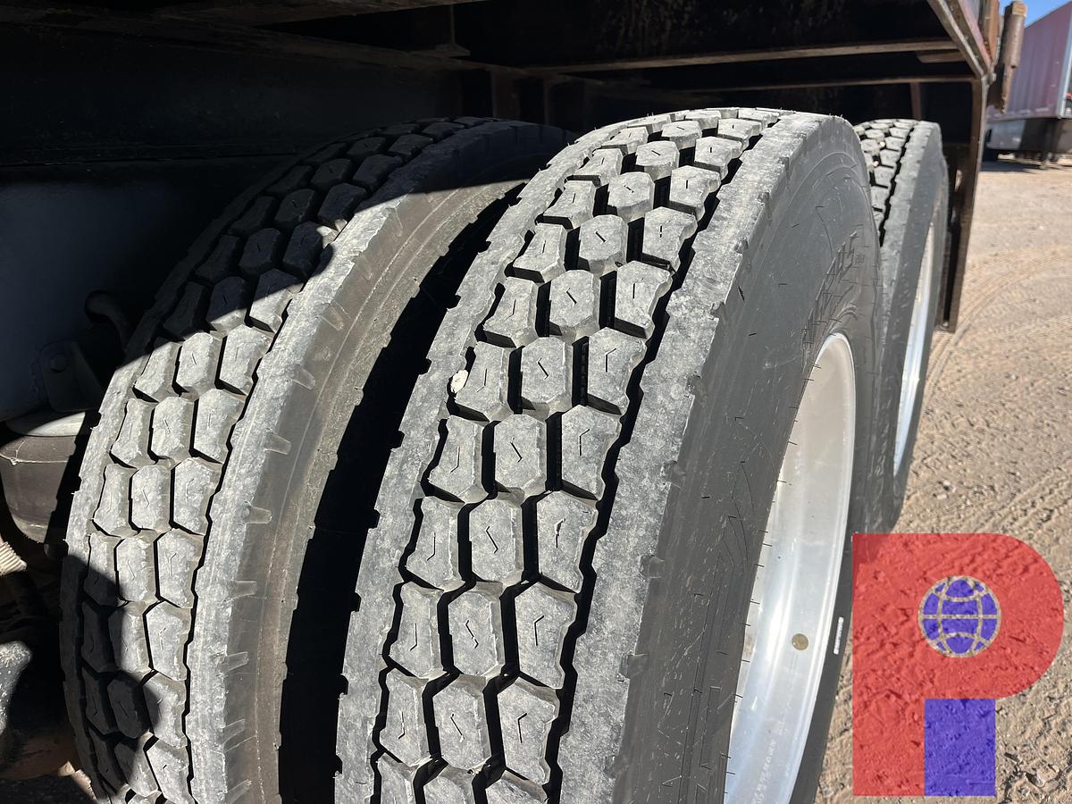 Used 2005 KENWORTH T800 T/A DAYCAB SLICKBACK WINCH TRUCK