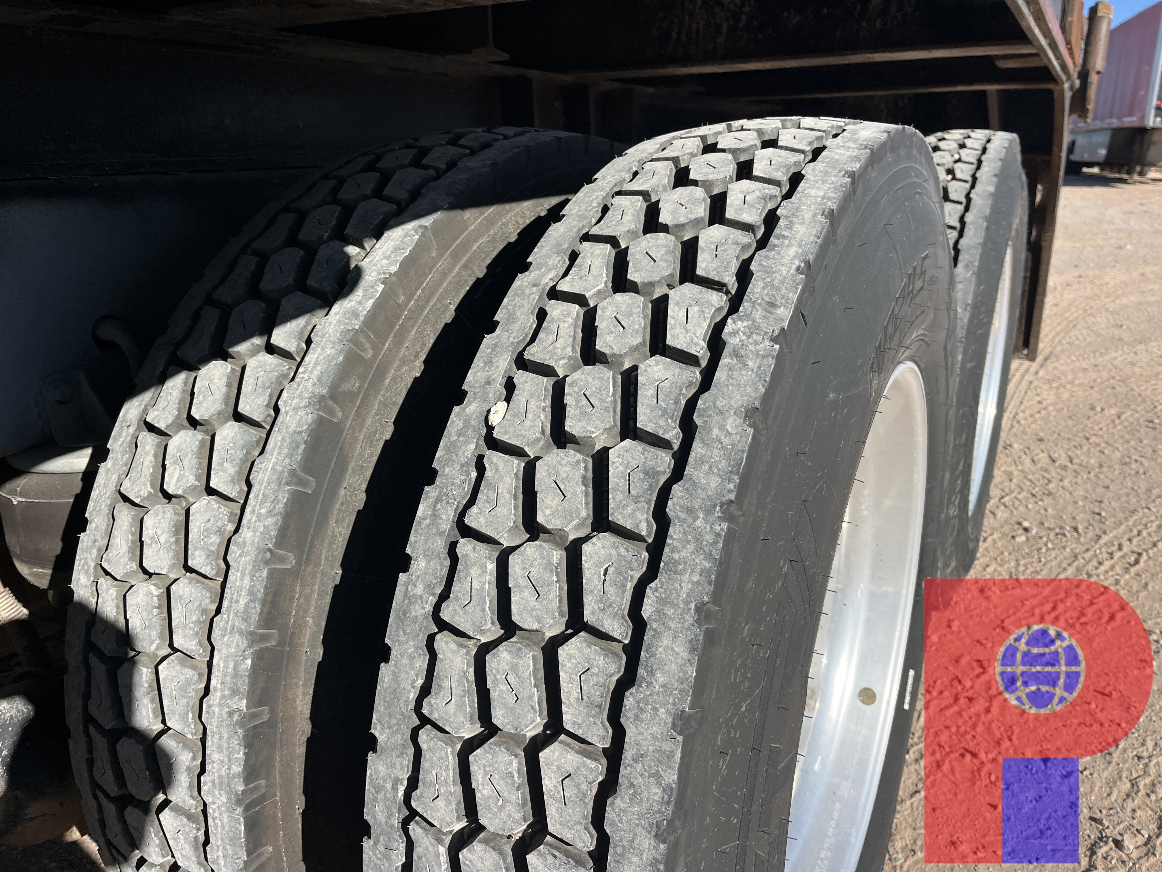 Used 2005 KENWORTH T800 T/A DAYCAB SLICKBACK WINCH TRUCK