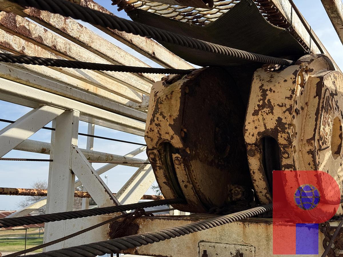 Used 1979 MOLLER 300 DD 96'-180K 4-AXLE WELL SERVICE WORKOVER RIG