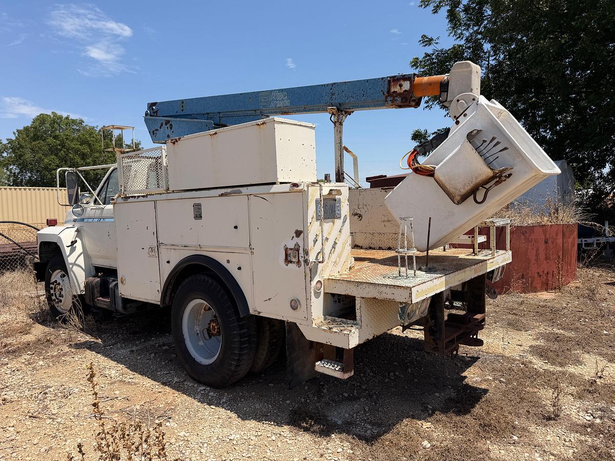 Used 1984 Ford F-700 Altec Bucket Truck
