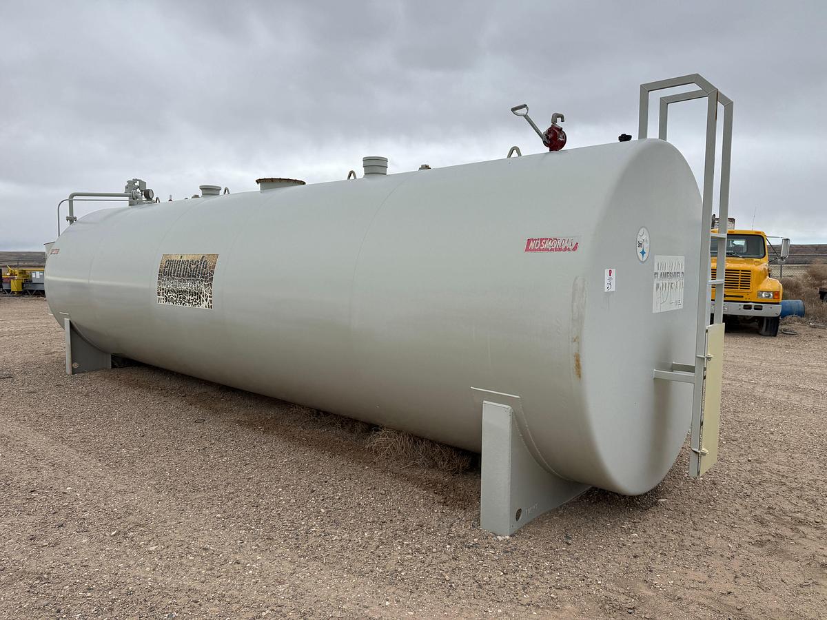 Used (UNUSED) 5,000 GALLON ABOVE GROUND FUEL TANK W/ HOSE, NOZZLE, PUMP, METER, & OVERFILL PROTECTION