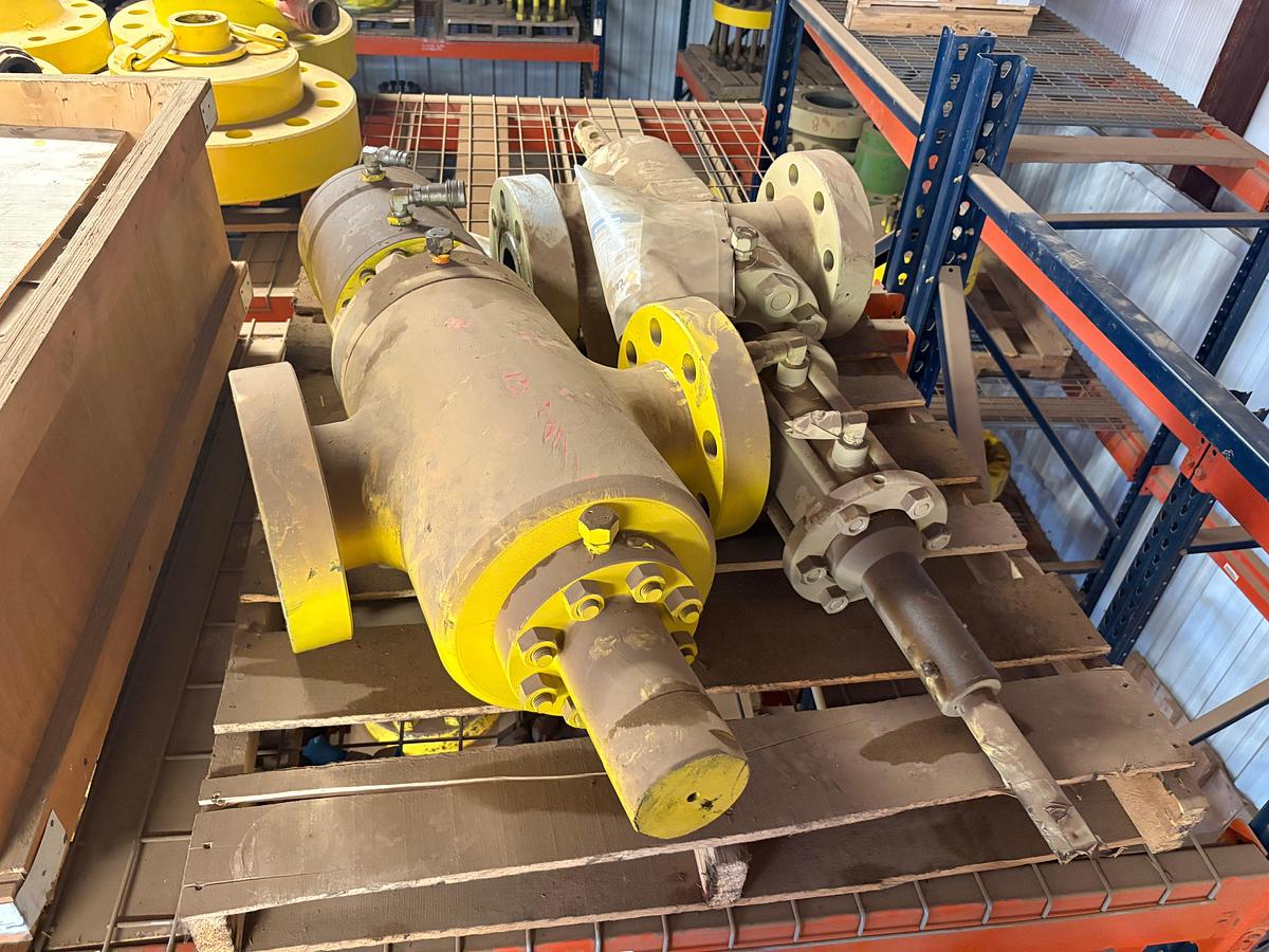 Used (2) 4-1/16” 10k hydraulic gate valves & crate of (9) 4” weco flanges