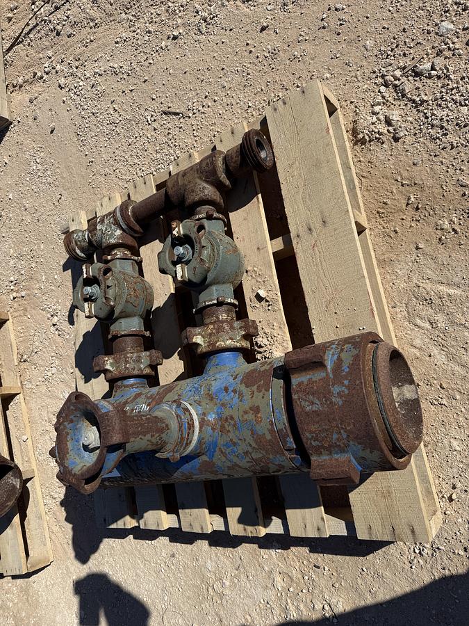 Used (1) MULTI-SIZE SINGLE PLUG CEMENT HEAD