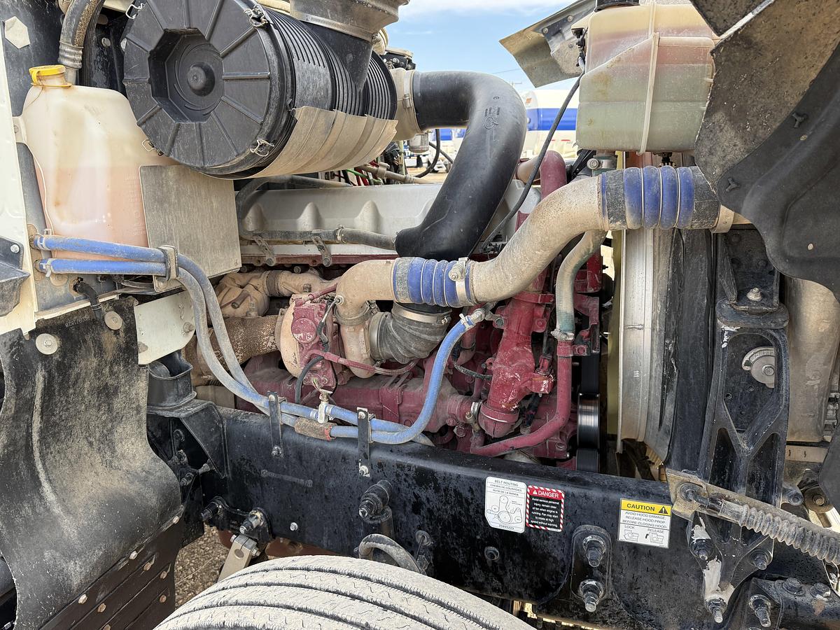 Used 2014 MACK PINNACLE CHU613 T/A 80K HYD. SLICK BACK WINCH TRUCK