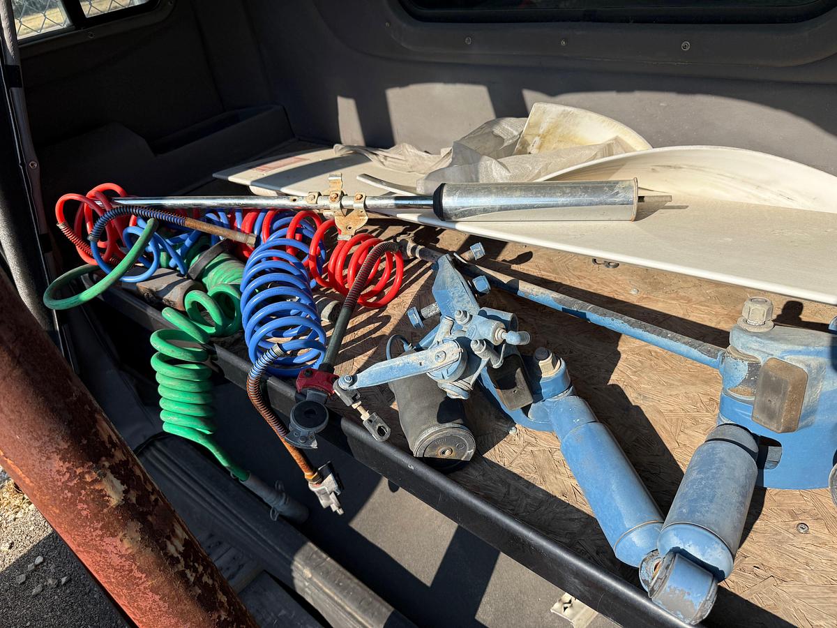 Used UNIBILT 36” SLEEPER FOR PETERBILT TRUCK