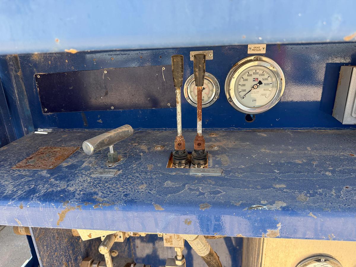 Used SELF CONTAINED 20K WP GREASE INJECTION UNIT COMBO P/B 8.4-KW ISUZU DIESEL GENERATOR