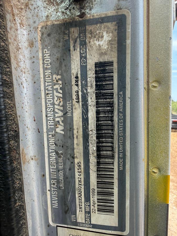 Used 2000 INTERNATIONAL 4800 4X4 S/A SPILT DRUM WIRELINE TRUCK