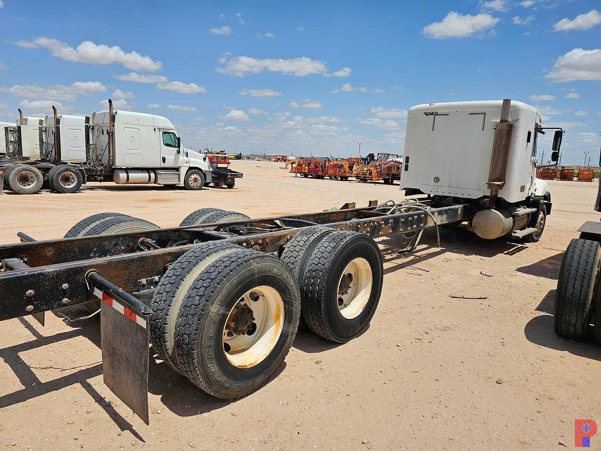 Used 2006 FREIGHTLINER COLUMBIA 120