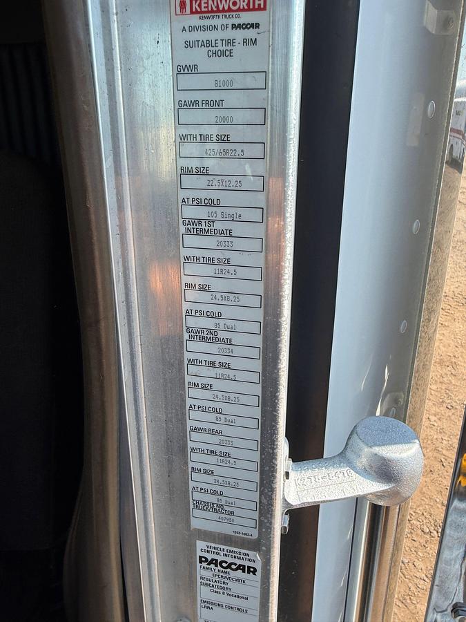 Used 2014 KENWORTH T800 TRI-DRIVE HEAVY HAUL 36" SLEEPER TRUCK